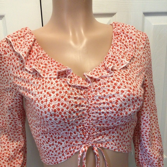 Who I Am Womens Red Distsy Floral Long Bell Sleeve Cropped Top Size 8 - Picture 2 of 6